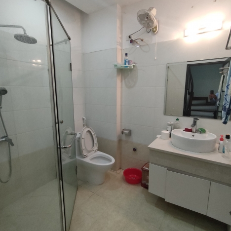 BÁN GẤP NHÀ ĐƯỜNG LÁNG 35/40M2 5 TẦNG MT 4M 4,4 TỶ