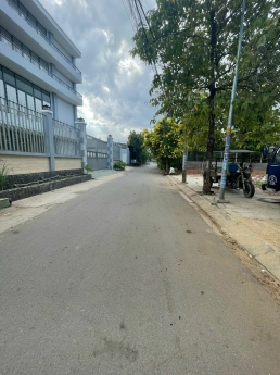 Đất biệt thự vị trí đẹp, góc 2 mặt đường cách Quốc Lộ 13 150m, gần khu đô thị Vạn Phúc