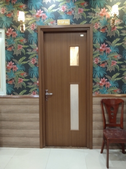 Cửa gỗ HDF Veneer giá tốt | Cửa gỗ công nghiệp cao cấp