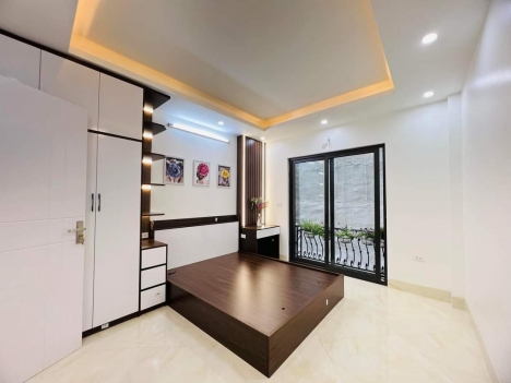 HOT: Nhà Hoàng Mai 30m2 x 5 tầng nhà mới, ngõ thông, sát đường oto giá chỉ 3.6 tỷ!