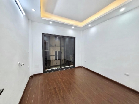 Bán gấp  Nhà Phố Tân Mai- 50M2 - 5 Tầng- Ô Tô Đỗ Cửa,KD.