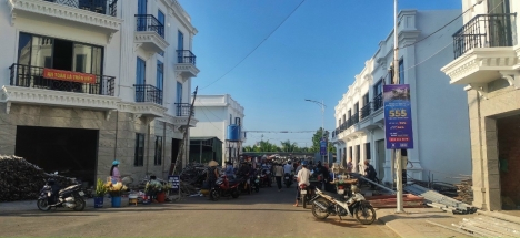 BÁN NHÀ MẶT TIỀN CHỢ THỚI LAI