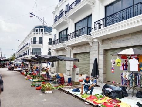 BÁN NHÀ MẶT TIỀN CHỢ THỚI LAI