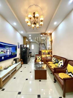 Bán nhà Ngọc Thụy, Long Biên 40m2 x 5 tầng,NỞ HẬU, Hơn 4 tỷ