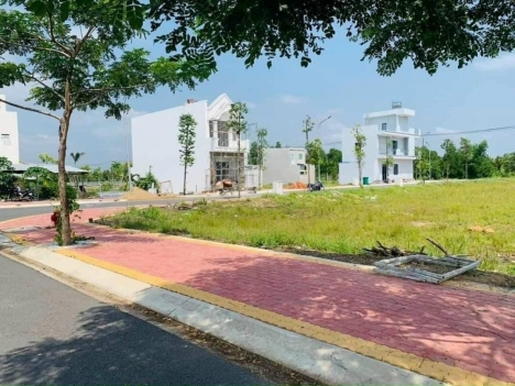 Cần Bán Gấp Đất Nền Trung Tâm Hành Chính Thủ Thừa Mới, Có Sổ Công Chứng Ngay