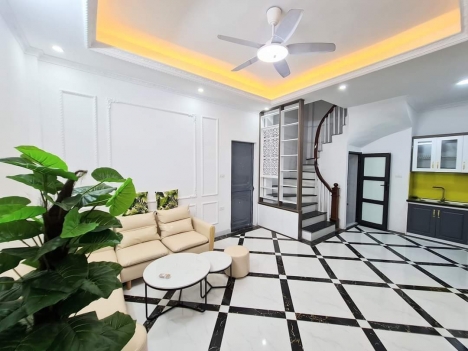 Cc Bán nhà Đàm Quang Trung-Long Biên 39m2 4 tầng, hàng xóm Aeon chỉ có 3.7 tỷ