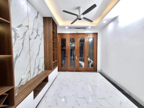 Bán gấp  Nhà Phố Tân Mai- 50M2 - 5 Tầng- Ô Tô Đỗ Cửa,KD.