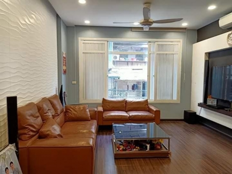 Bán nhà mới đẹp phố đường Láng - Đống Đa, lô góc, oto vào nhà, full nội thất  40m2, 6T, mt6m, 9.6 tỷ
