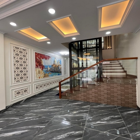 Dương Quảng Hàm, 65m2 x 5T thang máy, mặt tiền 4.3m, giá chào 10.8 tỷ, oto qua nhà.