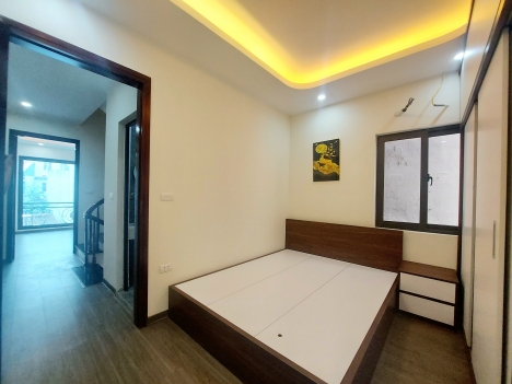 Bán nhà Vũ Tông Phan Khương Hạ, ngõ thông, sát phố, 42m2 x 5T chỉ 4.3 tỷ