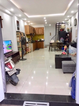 Bán Nhà Lã Xuân Oai , Ngang 4 44 m2, Nhà Đẹp ở ngay, Nhỉnh 4 tỷ.