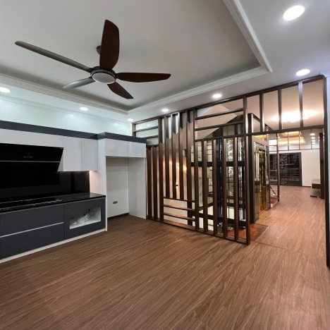 Dương Quảng Hàm, 65m2 x 5T thang máy, mặt tiền 4.3m, giá chào 10.8 tỷ, oto qua nhà.