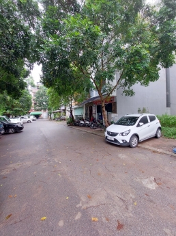 Bán đất Thạch Bàn Long Biên : 142 m2 , mặt tiền 5,2 m ,đường 6m , vỉa hè 2 m . Giá 13,6 tỷ