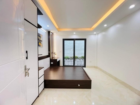 HOT: Nhà Hoàng Mai 30m2 x 5 tầng nhà mới, ngõ thông, sát đường oto giá chỉ 3.6 tỷ!