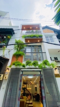 Quang Trung , Gò Vấp , sát TRường Học , xe hơi ngủ trong nhà , 3 Tầng BTCT .