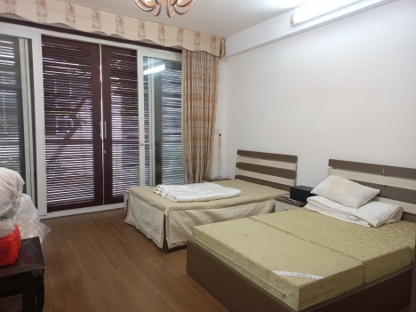Bán nhà mặt phố Phan Phù Tiên, mặt tiền rộng, vị trí trung tâm, kinh doanh khủng, giá hợp lý