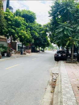 Bán nhà mặt phố Ngọc Lâm - Long Biên, đang kinh doanh tốt, lô góc, 45/55m2, 4 tầng, giá 10.5 tỷ