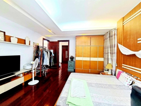 Biệt thự Lạc Long Quân View cầu Nhật Tân, khu VIP, Dt 165m, 5T, Mt9m, 30,3 tỷ.