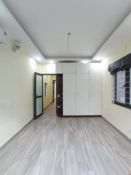Bán nhà mặt phố Ngọc Lâm - Long Biên, đang kinh doanh tốt, lô góc, 45/55m2, 4 tầng, giá 10.5 tỷ