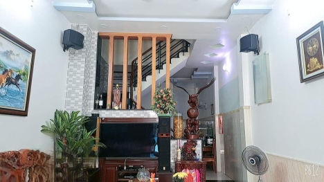 LÊ VĂN QUỚI 4 TẦNG HXH TẶNG NỘI THẤT GỖ QUÝ