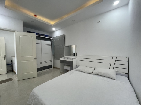 Cho thuê căn hộ 2 phòng ngủ rộng 76m2 , view phố biển quá là đẹp giá lại rẻ tại Mường Thanh 04 Trần