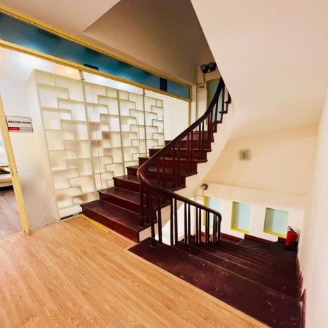 Nhà đẹp Dương Quảng Hàm 65m²xây 5 tầng, mặt tiền 4.5m giá chào 12.5 tỷ, ô tô vào nhà, ở luôn ,sát