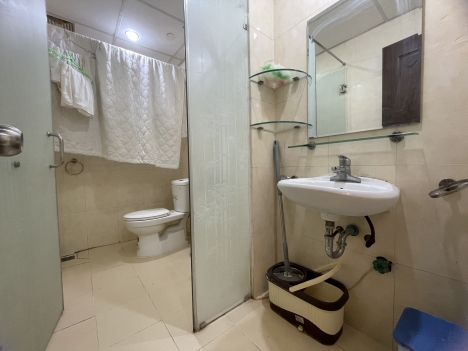 Cho thuê căn hộ rộng 50m2 tại Mường Thanh 60 Trần Phú gồm 1 phòng ngủ lớn và 1 phòng ngủ nhỏ.