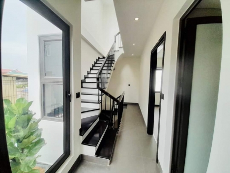 TƯ ĐÌNH ĐÓN ĐẦU CẦU TRẦN HƯNG ĐẠO
NỘI THẤT LONG LANH - Ô TÔ ĐỖ CỔNG