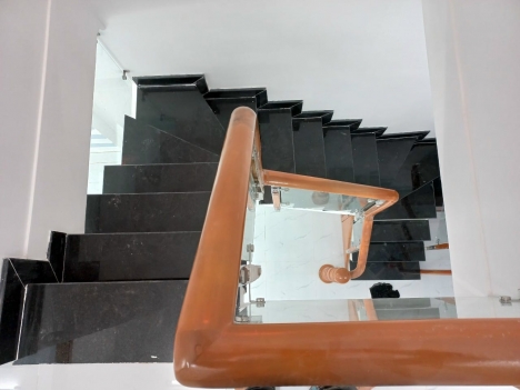 NHÀ MẶT TIỀN KHU VIP TÊN LỬA DIỆN TÍCH KHỦNG HIẾM BÁN TIỆN KINH