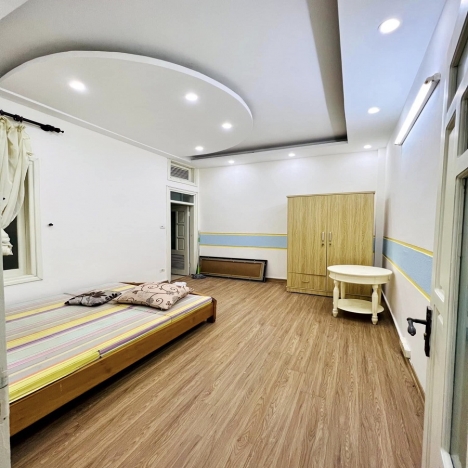 Nhà đẹp Dương Quảng Hàm 65m²xây 5 tầng, mặt tiền 4.5m giá chào 12.5 tỷ, ô tô vào nhà, ở luôn ,sát