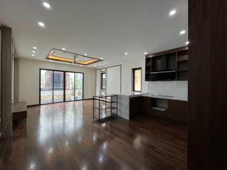Nhà mới Văn Cao, Ba Đình 55m2 5T 8 tỷ. THANG MÁY, Ở NGAY .