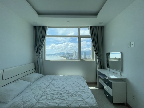 Cho thuê căn hộ 2 phòng ngủ rộng 76m2 , view phố biển quá là đẹp giá lại rẻ tại Mường Thanh 04 Trần