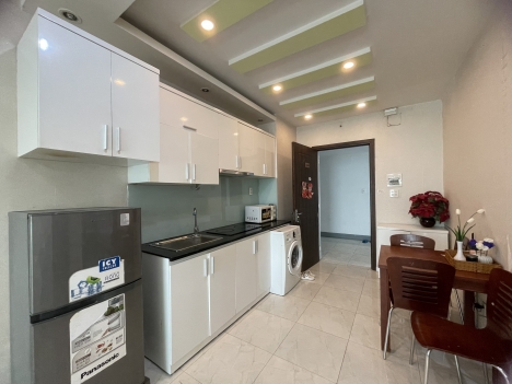 Cho thuê căn hộ rộng 50m2 tại Mường Thanh 60 Trần Phú gồm 1 phòng ngủ lớn và 1 phòng ngủ nhỏ.