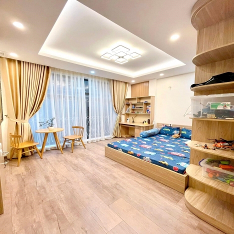 Bán nhà ngõ 68 Cầu Giấy 50m²x 5T mtien 4m 6.35 tỷ, Trung tâm - Lô góc - Sát phố