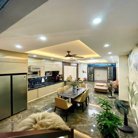 Bán nhà ngõ 68 Cầu Giấy 50m²x 5T mtien 4m 6.35 tỷ, Trung tâm - Lô góc - Sát phố