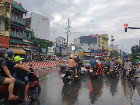 Ngay vòng xoay Đầm Sen - HXH - TN 12 triệu/ tháng - ngang 4m – 52m2