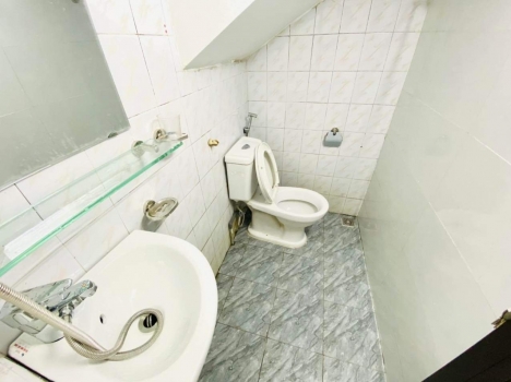 CHỦ CẦN VỐN BÁN GẤP NHÀ Ở BA LA -HÀ ĐÔNG -5 TẦNG 40M2 FULL NỘI THẤT GIÁ 2 TỶ 450