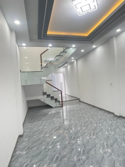 Nguyên Tử  Đông Hưng Thuận 18 Quận 12 .
190M2 Chỉ 5 tỷ 2.