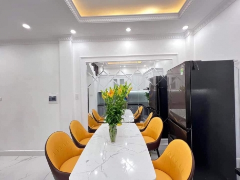 Bán gấp nhà Phú Diễn, Bắc Từ Liêm, 4 tầng x 42m2, ô tô đỗ, 3.65 tỷ
