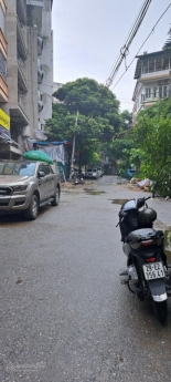 Đất Hiếm Ba Đình ô tô 5 chỗ tránh nhau mà giá có 160tr/m2. Xây biệt phủ quá đẹp