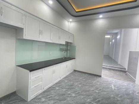 Nguyên Tử  Đông Hưng Thuận 18 Quận 12 .
190M2 Chỉ 5 tỷ 2.