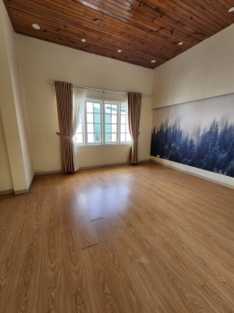Bà Cô đi ngước ngoài nên Cho Thuê gấp Biệt Thự đẹp ngay trung tâm đường Pastuer, Đà Lạt giá chỉ 20