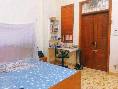 Bán nhà Chùa Láng, Đống Đa, sát hồ Điều Hòa, 4 phòng ngủ, 42m2, 4 tầng, giá 5,75 tỷ.