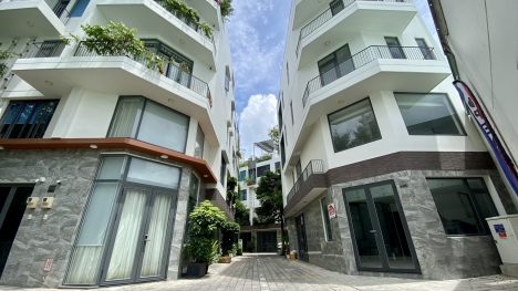 NHÀ MỚI ĐẸP 5 TẦNG KHU VIP NGAY CC HIMLAM CHỢ LỚN