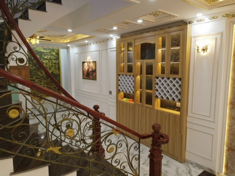 Nhà Tân Cổ Điển 1 Trệt 2 Lầu - Tặng Full Nội Thất Cao Cấp