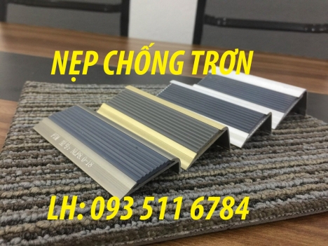 Nẹp cầu thang chống trượt Nẹp nhôm sàn cao thấp