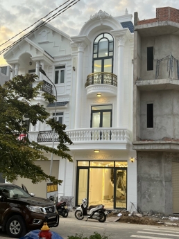 Nhà Tân Cổ Điển 1 Trệt 2 Lầu - Tặng Full Nội Thất Cao Cấp