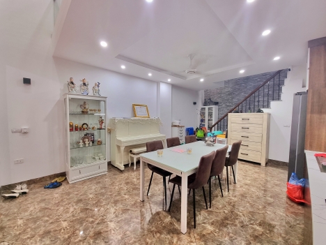 BÁN NHÀ LÊ VĂN LƯƠNG: 52M2, MT GẦN 4 M,NGÕ BA GÁC, GẦN Ô TÔ, LIỀN PHỐ,CHỈ HƠN 5,1TỶ.