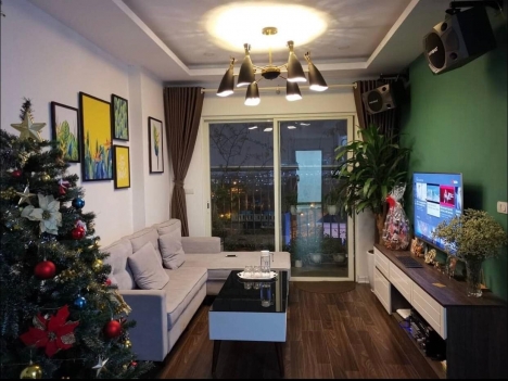 Bán nhà TĐC Giang biên Long biên . Dt 40 m. 4 tầng . Mt 3.5 m. Giá 6 tỷ.