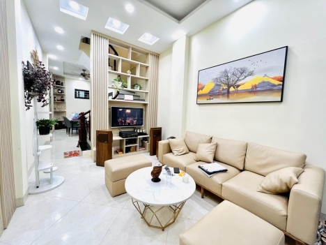 Nhà đẹp Xuân Thủy 45m2 xây 5 tầng, mặt tiền 3.8m giá chào 6.1 tỷ, sát phố, ngõ thông, trung tâm